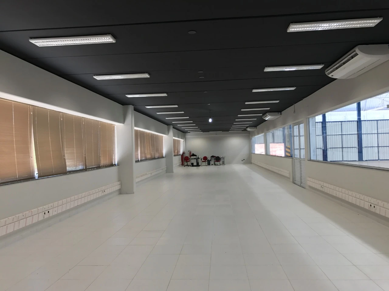 Escritório interno do Galpão Braspress em Goiânia