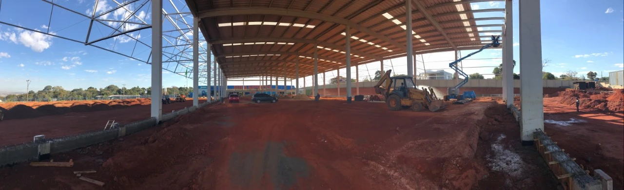 Montagem de estrutura metálica no Galpão Braspress em Goiânia