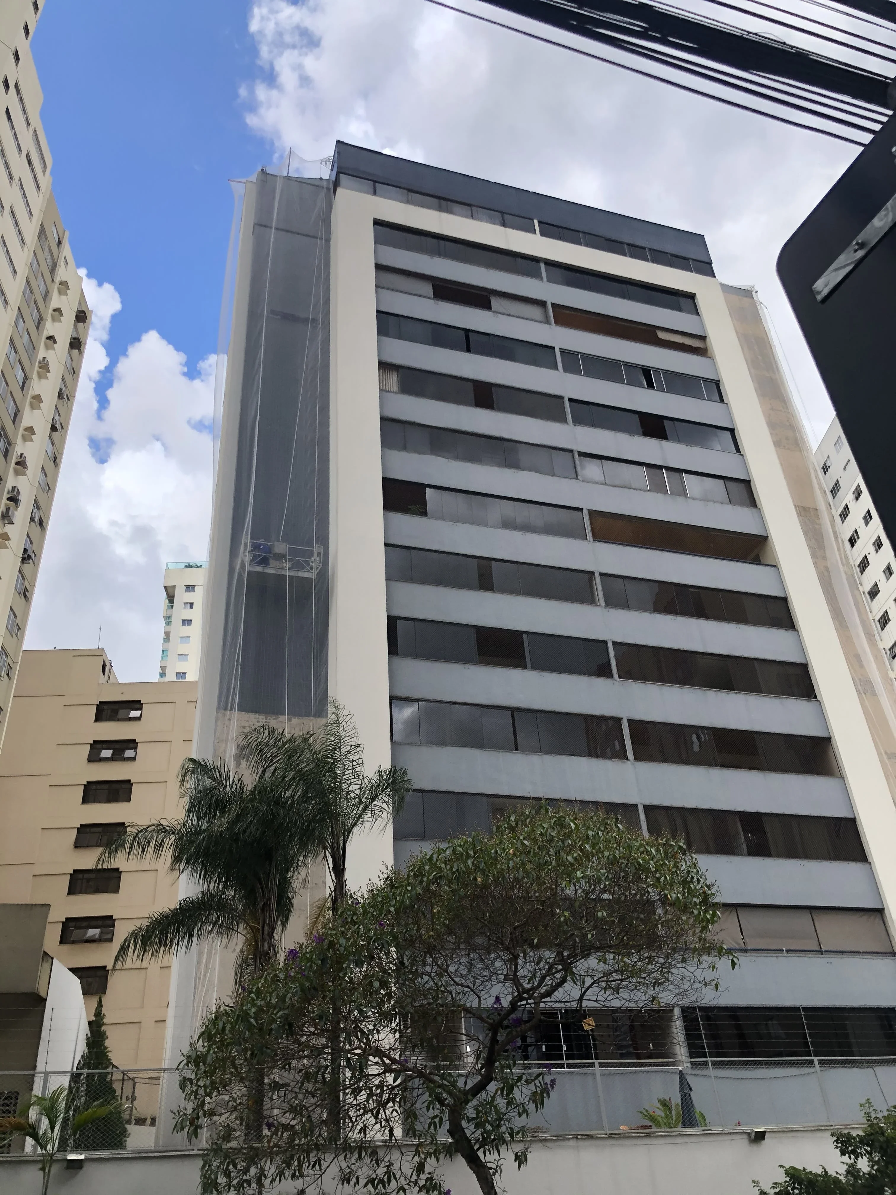 Recuperação de fachada de edifício em Goiânia